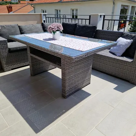 Lucka Ii Apartament *